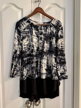 Black & White Abstract Layered Hem Tunic Sweater Top